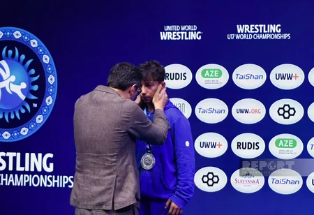 Dünya çempionatı: Gümüş medal qazanan İbrahim Həsənov mükafatlandırılıb