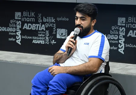Fərid Qayıbov beynəlxalq arenada medal qazanan idmançıları təbrik edib