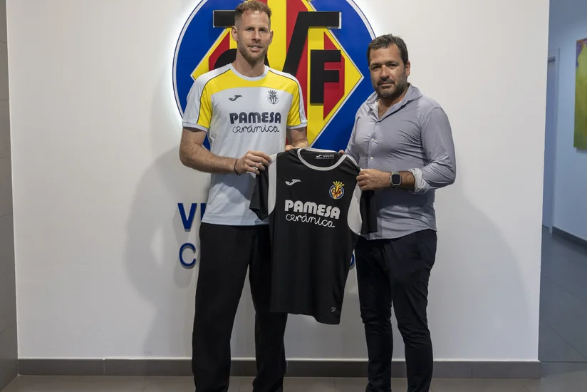 Vilyarreal qapıçı Peter Qulaçini transfer edib
