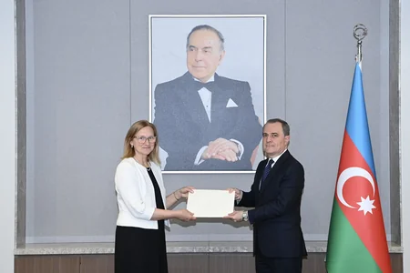 Estoniyanın yeni səfiri etimadnaməsinin surətini Ceyhun Bayramova təqdim edib