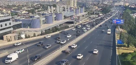 Həftənin ilk günü Bakıda beş istiqamətdə nəqliyyatın sıxlığı yaranıb