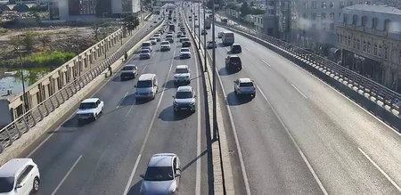 Həftənin ilk günü Bakıda beş istiqamətdə nəqliyyatın sıxlığı yaranıb