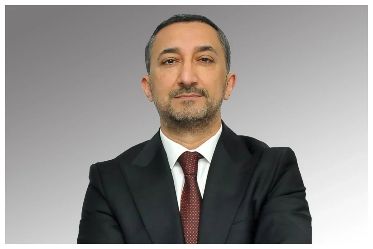 Rövşən Əmircanov: “Qızılın unsiyasının qiyməti 4 400 dollara yüksələ bilər”