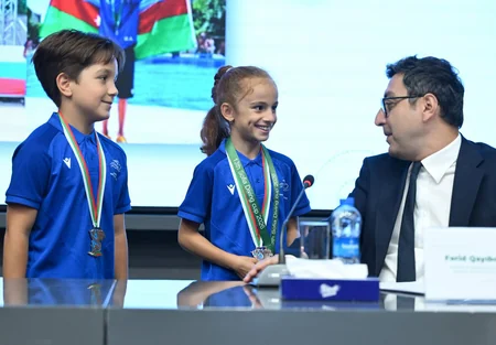 Fərid Qayıbov beynəlxalq arenada medal qazanan idmançıları təbrik edib