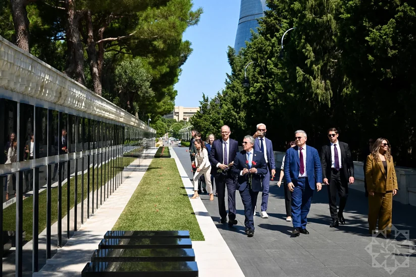 İsveçrənin Federal Xarici İşlər Departamentinin rəhbəri Şəhidlər xiyabanını ziyarət edib