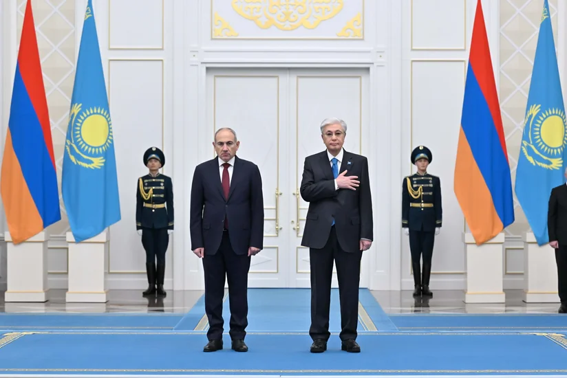 Пашинян пригласил Токаева посетить Армению