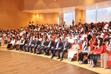 2026/2027-ci tədris ili üzrə Dövlət Proqramı qalibləri ilə görüş keçirilib
