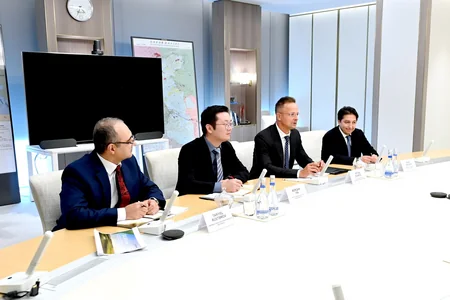 SOCAR-ın prezidenti BYD şirkətinin xarici əlaqələr və yeni biznesin inkişafı üzrə rəhbəri ilə görüşüb