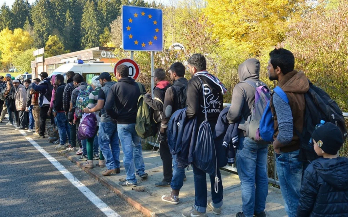 Frontex: Migrant arrivals on Mediterranean routes down 37%