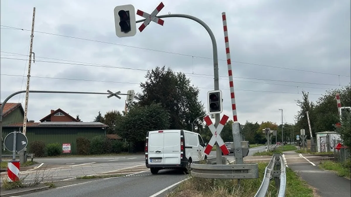 В Германии из-за удара молнии выведены из строя шлагбаумы на двух ж/д переездах