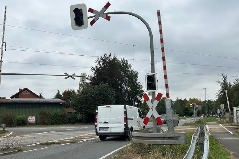 В Германии из-за удара молнии выведены из строя шлагбаумы на двух ж/д переездах
