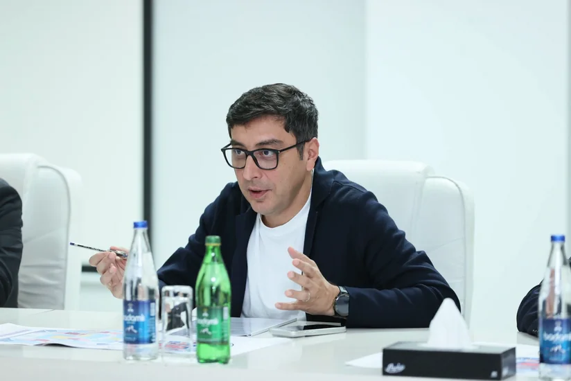Fərid Qayıbov qadın voleybolçulardan ibarət millinin məşqində iştirak edib
