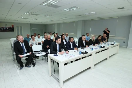 Fərid Qayıbov qadın voleybolçulardan ibarət millinin məşqində iştirak edib