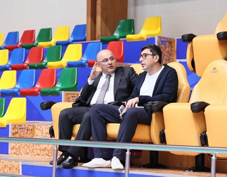 Fərid Qayıbov qadın voleybolçulardan ibarət millinin məşqində iştirak edib