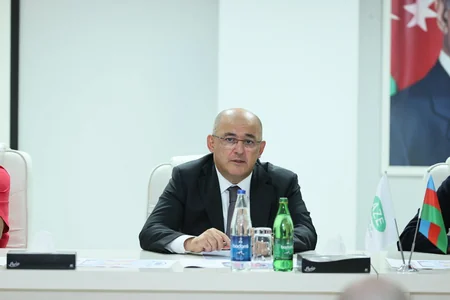 Fərid Qayıbov qadın voleybolçulardan ibarət millinin məşqində iştirak edib