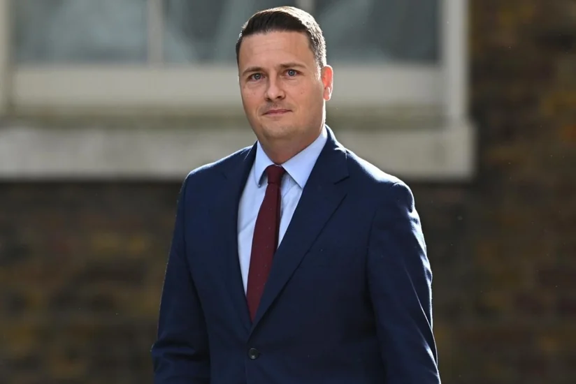 Britaniyanın müdafiə naziri ianə qalmaqalının mərkəzindədir