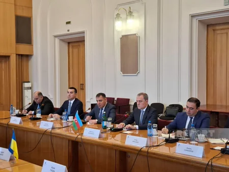 Ceyhun Bayramov və Andrey Sibiqa Kiyevdə danışıqlar aparırlar