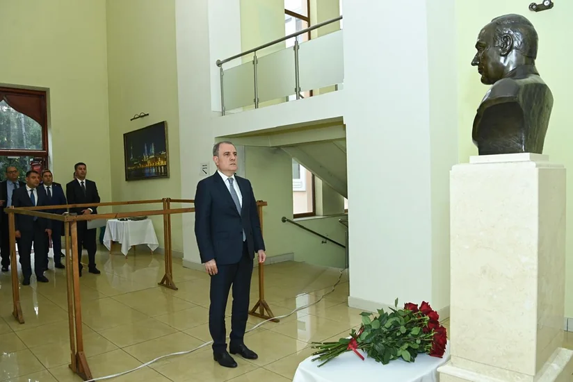 Jeyhun Bayramov visits Azerbaijani embassy in Kyiv
