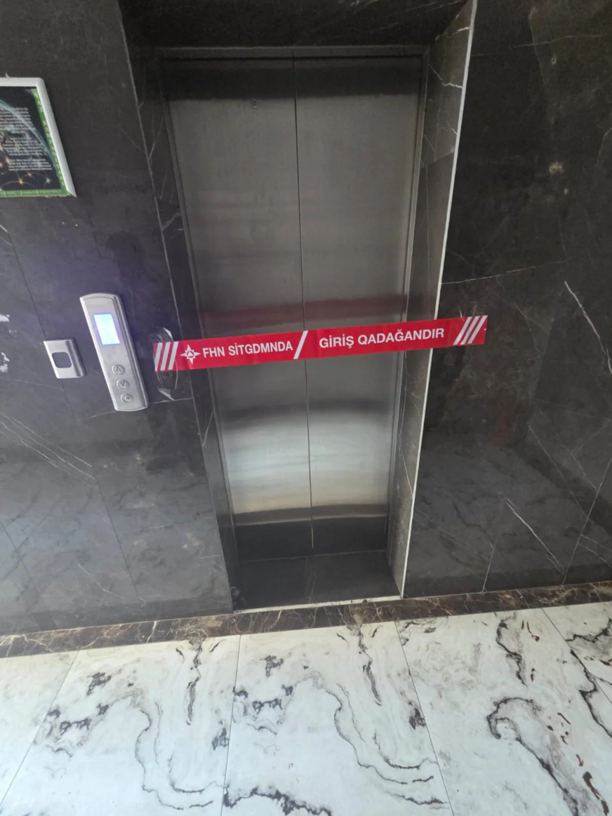 Yaşayış binasında təhlükəsizlik tələblərinə cavab verməyən liftlərin istismarı dayandırılıb