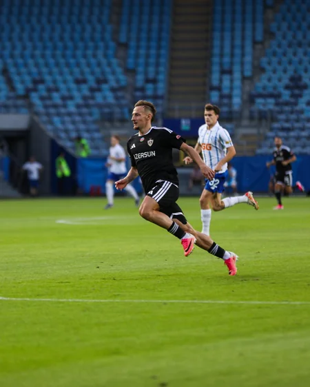 UEFA Konfrans Liqası: Qarabağ səfərdə Dinamoya minimal fərqlə uduzub - YENİLƏNİB-4