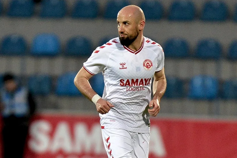 Araz-Naxçıvan futbolçusu Slavik Alxasovla yollarını ayırıb