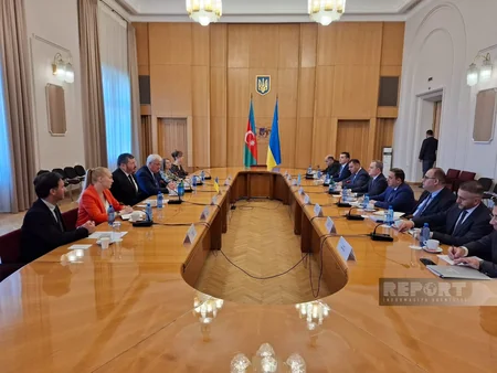 Ceyhun Bayramov və Andrey Sibiqa Kiyevdə danışıqlar aparırlar