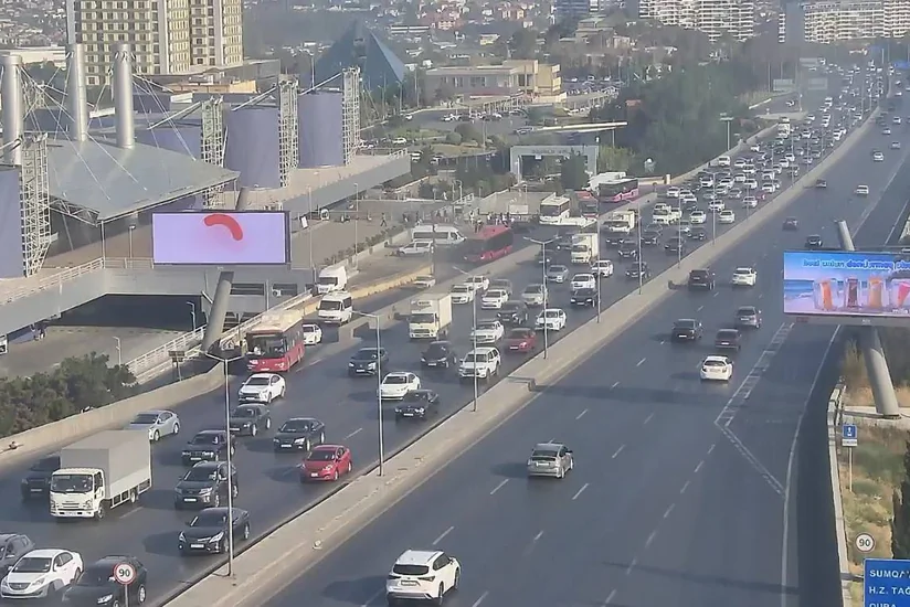 Bakıda yalnız üç istiqamətdə tıxac yaranıb