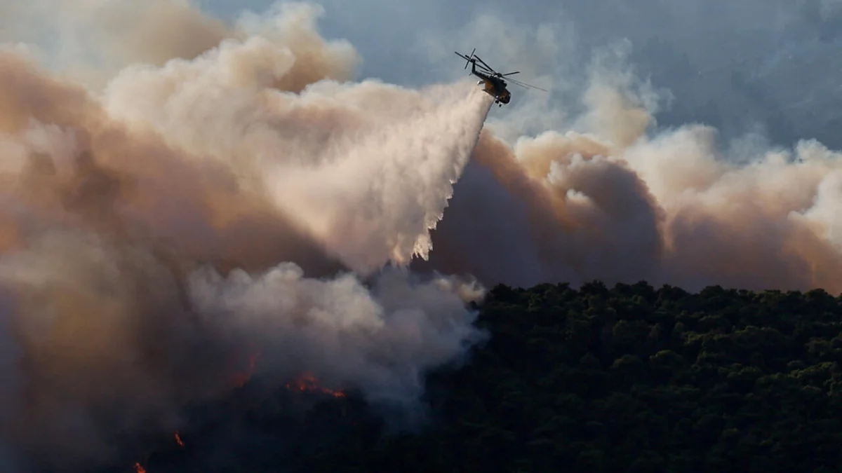 ABŞ-da meşə yanğınının söndürülməsində iştirak edən helikopter qəzaya uğrayıb