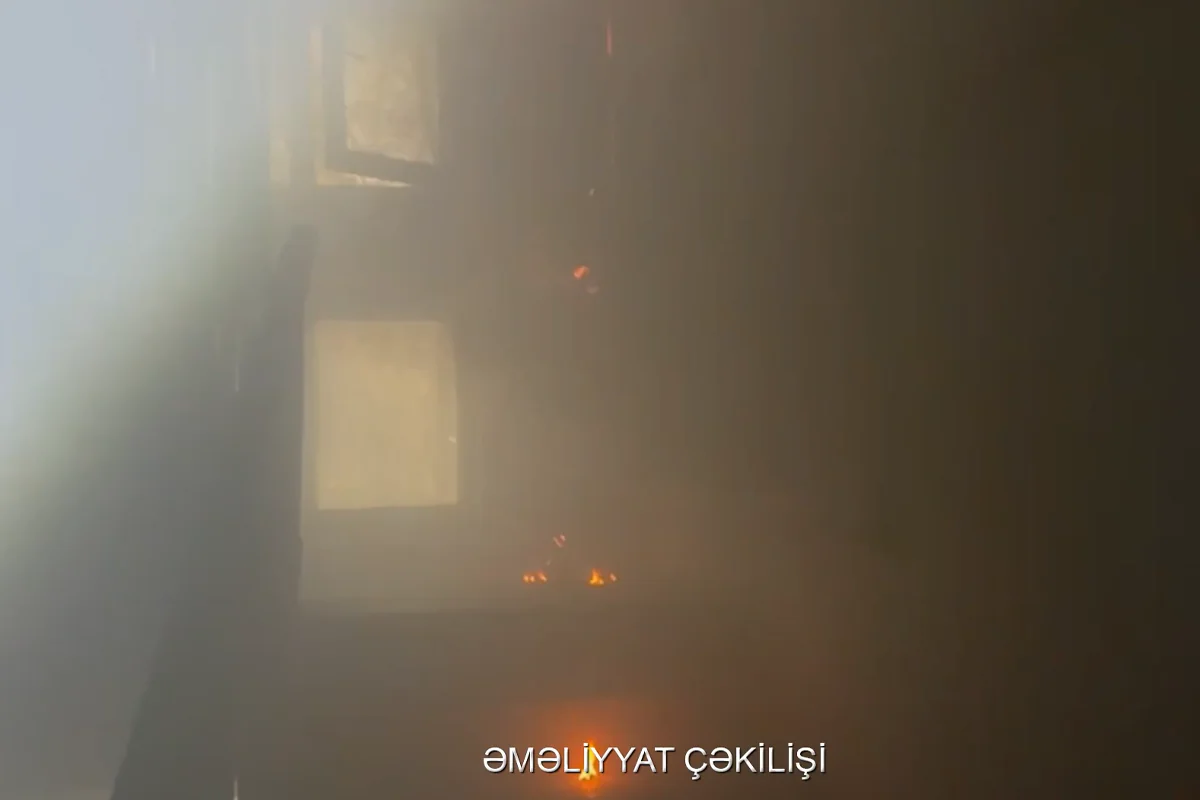 Sumqayıtda yaşayış binasında yanğın olub, sakinlər təxliyə edilib