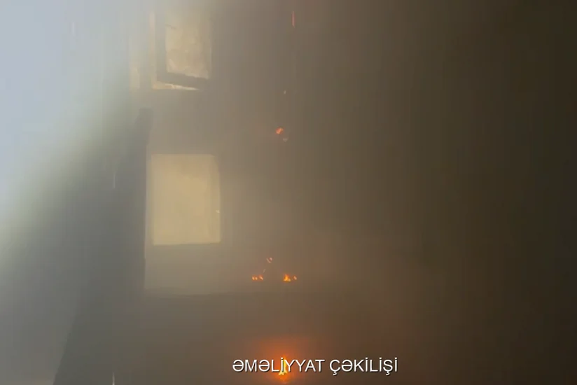Sumqayıtda yaşayış binasında yanğın olub, sakinlər təxliyə edilib
