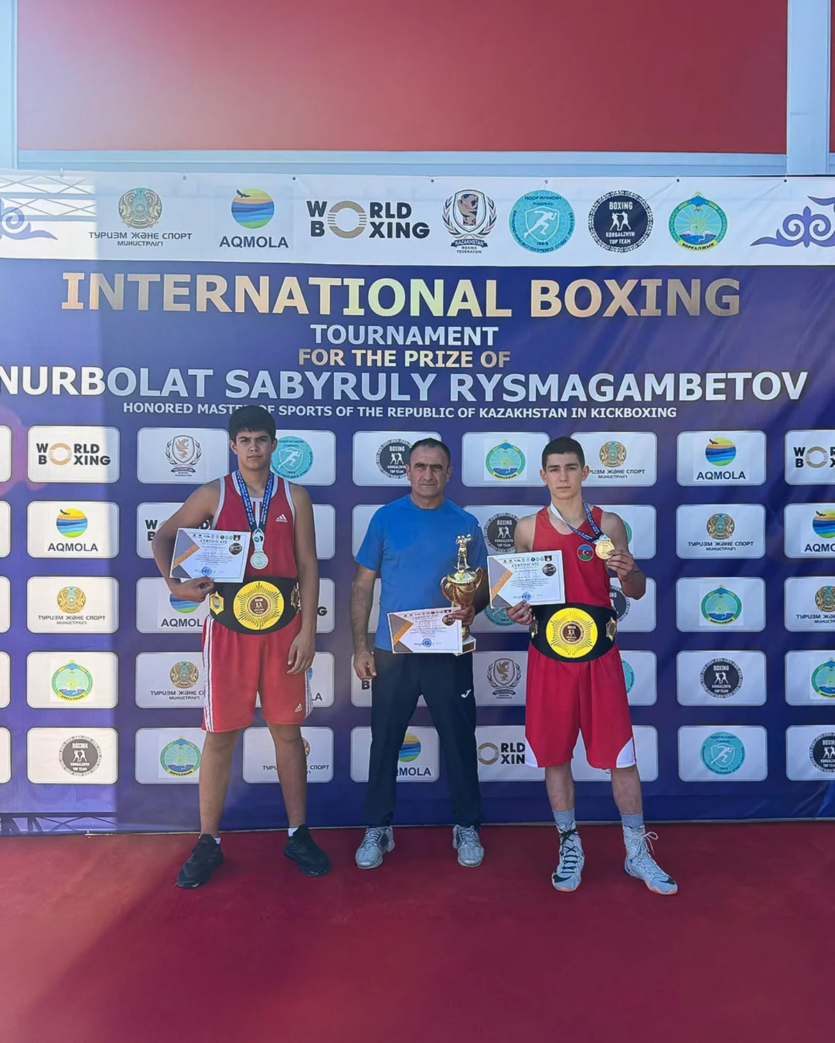Azərbaycanın iki boksçusu Qazaxıstanda qızıl medal qazanıb