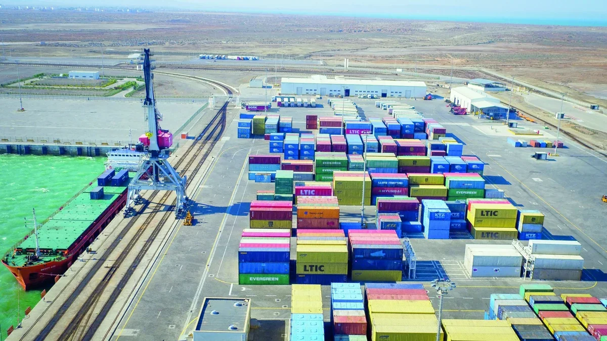 Bakı limanında 7 ayda 72 min TEU-dan çox konteyner aşırılıb