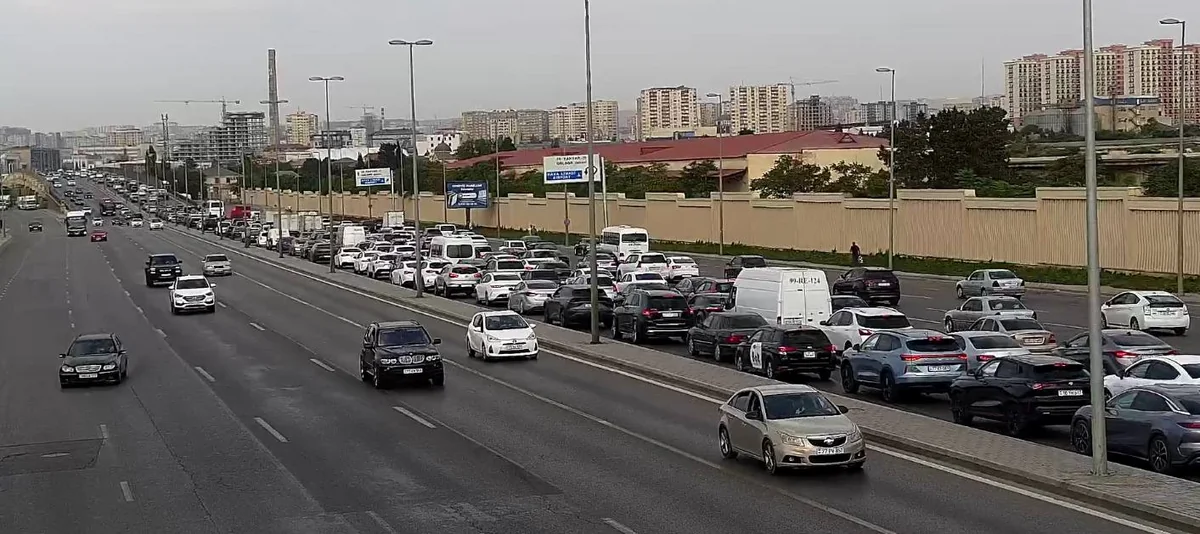 Bakıda üç istiqamətdə tıxac yaranıb