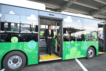 Prezident Naxçıvanda elektrik mühərrikli yeni avtobuslara baxıb, dəmir yolu infrastrukturunda aparılan yenidənqurma işləri ilə tanış olub - YENİLƏNİB