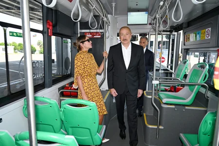 Prezident Naxçıvanda elektrik mühərrikli yeni avtobuslara baxıb, dəmir yolu infrastrukturunda aparılan yenidənqurma işləri ilə tanış olub - YENİLƏNİB