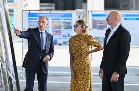 Prezident Naxçıvanda elektrik mühərrikli yeni avtobuslara baxıb, dəmir yolu infrastrukturunda aparılan yenidənqurma işləri ilə tanış olub - YENİLƏNİB
