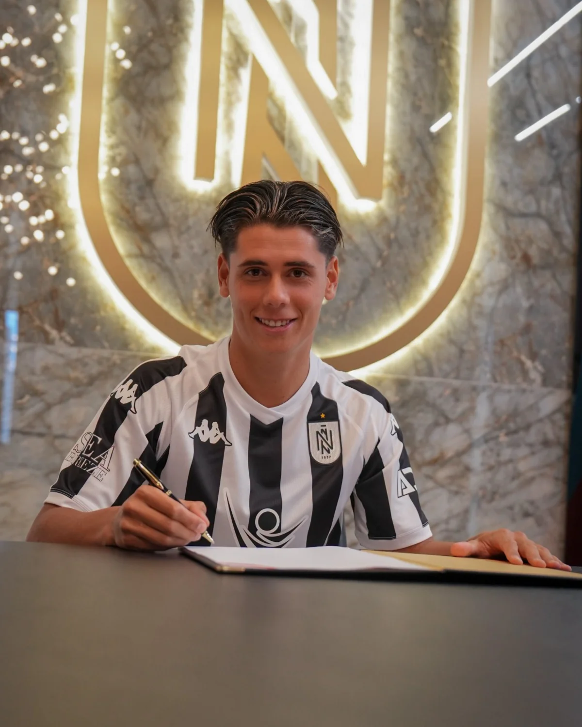 Neftçi Macarıstan millisinin futbolçusu Alen Şkribeki transfer edib