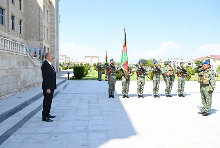 President Ilham Aliyev attended ceremony to present Battle Flags to newly established commando military units of Separate Combined Arms Army