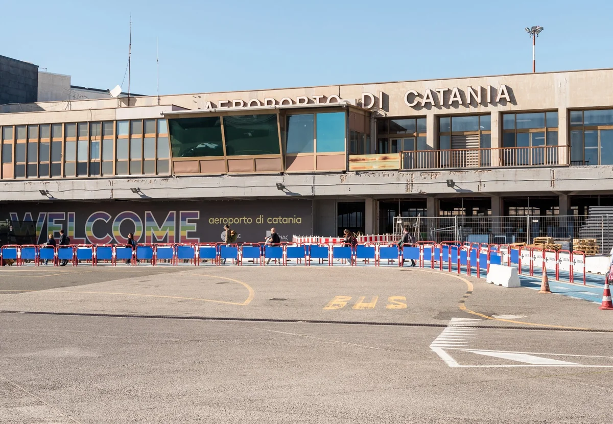 Kataniya aeroportu Etna vulkanının püskürməsi səbəbindən bağlanıb