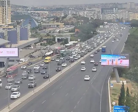Bakının bəzi yollarında nəqliyyatın sıxlığı müşahidə olunur