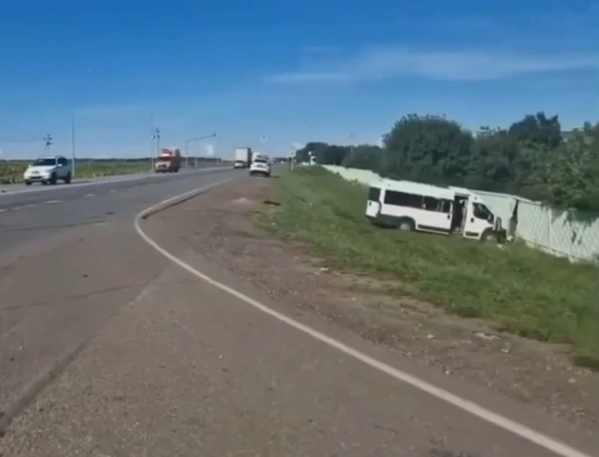 В Татарстане порядка 13 человек пострадали в ДТП с микроавтобусом