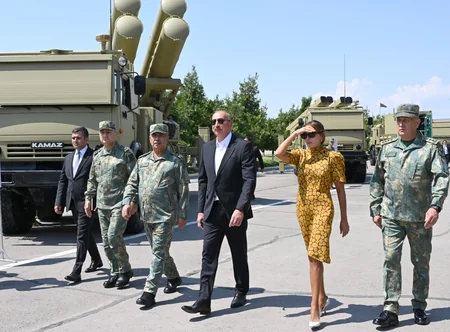 President Ilham Aliyev attended ceremony to present Battle Flags to newly established commando military units of Separate Combined Arms Army