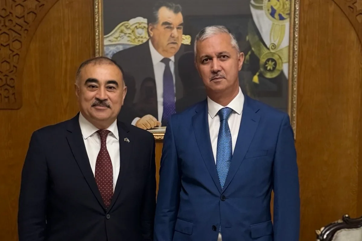 Azərbaycan və Tacikistan iki münasibətlərin inkişafını müzakirə edir