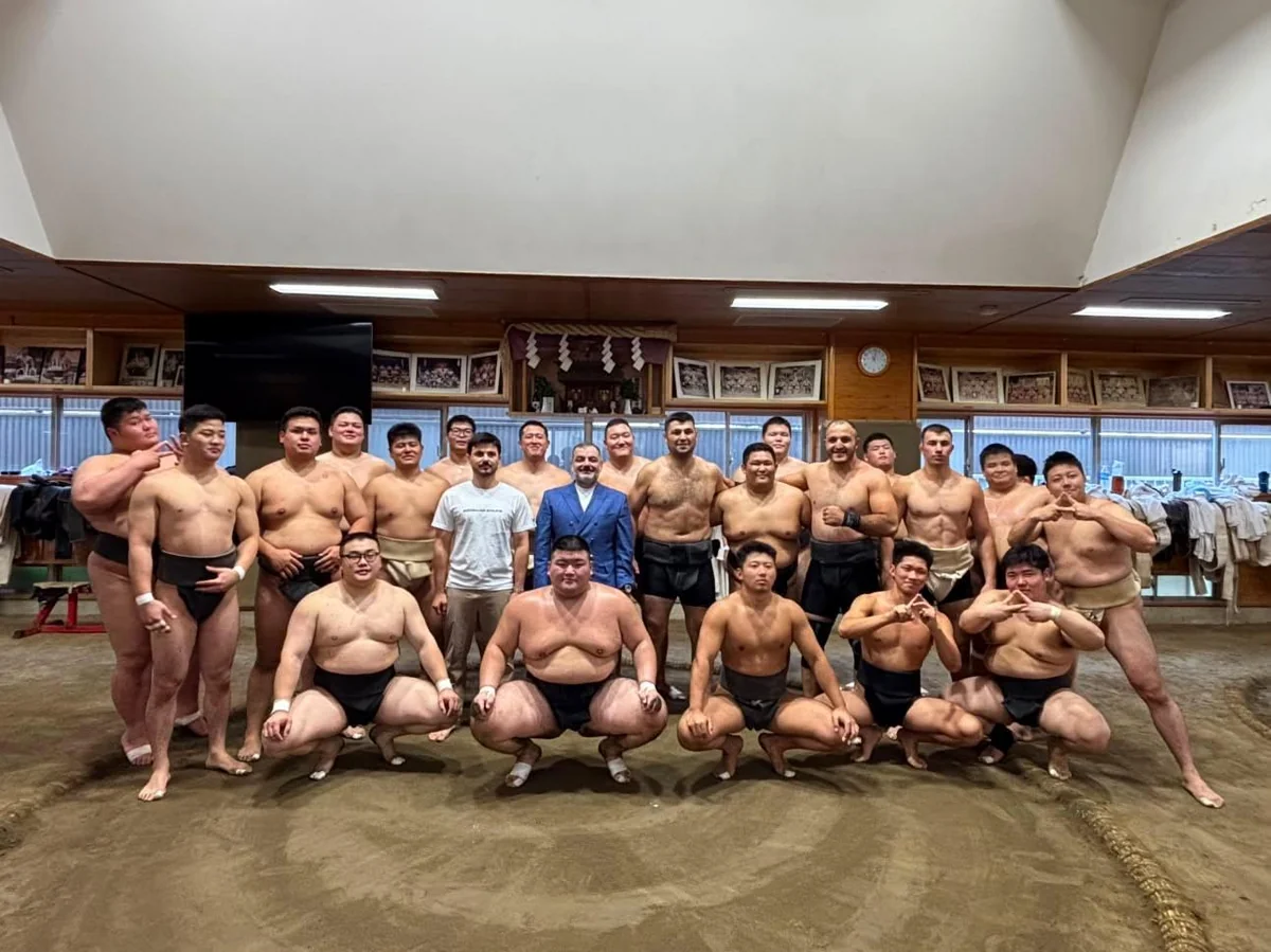 Azerbaijan's ambassador visits national sumo team in Japan