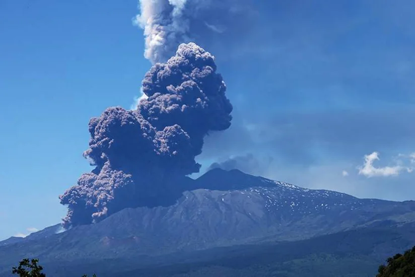 Maltada Etna vulkanının kül buluduna görə onlarla aviareys ləğv edilib