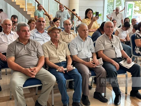 Marneulidə Nizami Gəncəvinin büstünün bərpadan sonra açılışı olub