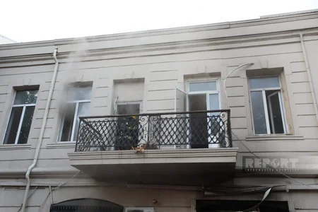 Bakıda mağazada başlayan yanğın evlərə keçib