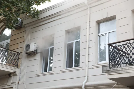 Bakıda mağazada başlayan yanğın evlərə keçib