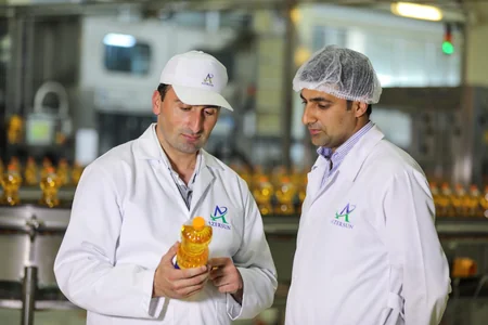 Azərsun Holdinq yerli xammaldan günəbaxan yağı istehsalını 4000 tona çatdıracaq