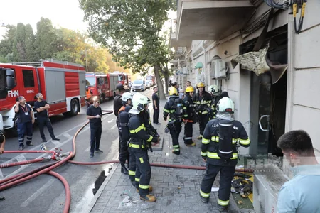 Bakıda mağazada başlayan yanğın evlərə keçib